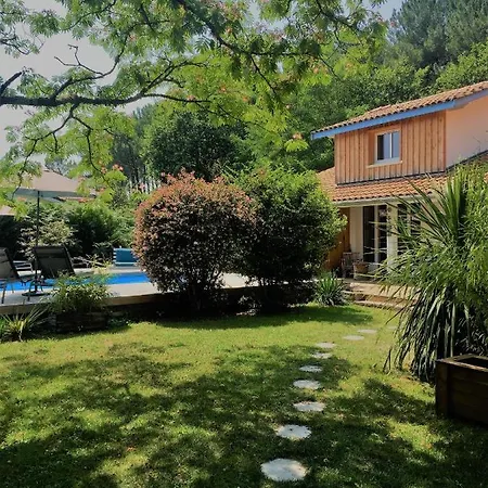 Maison L'heure Bleue Guest house *